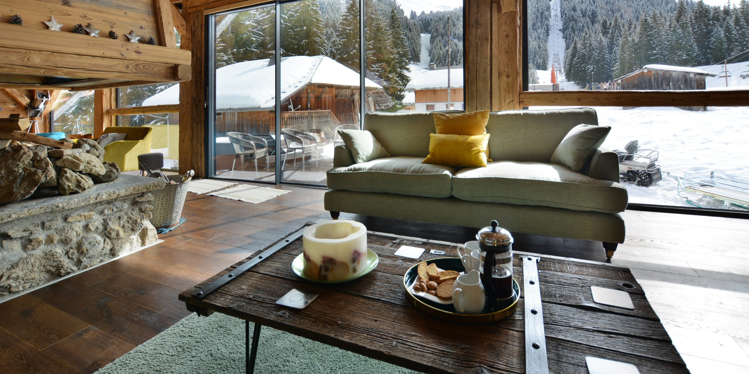 Ski chalet with urban nature wood floors 8