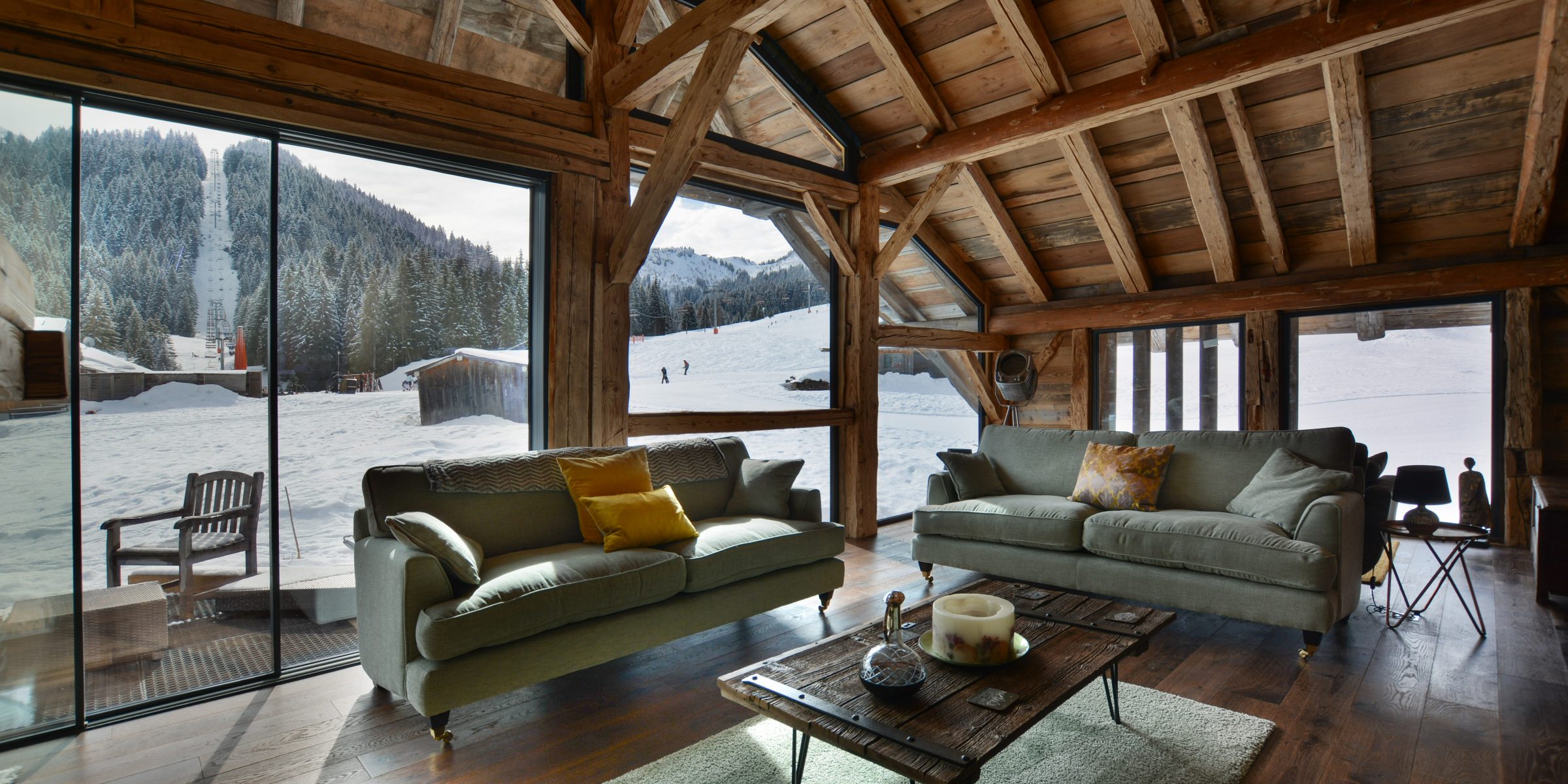 Ski chalet with urban nature wood floors 13