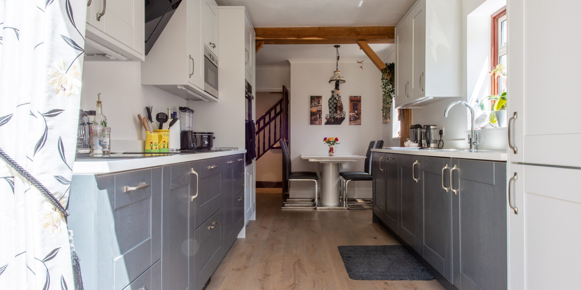 Deco frozen umber knaphill kitchen 1