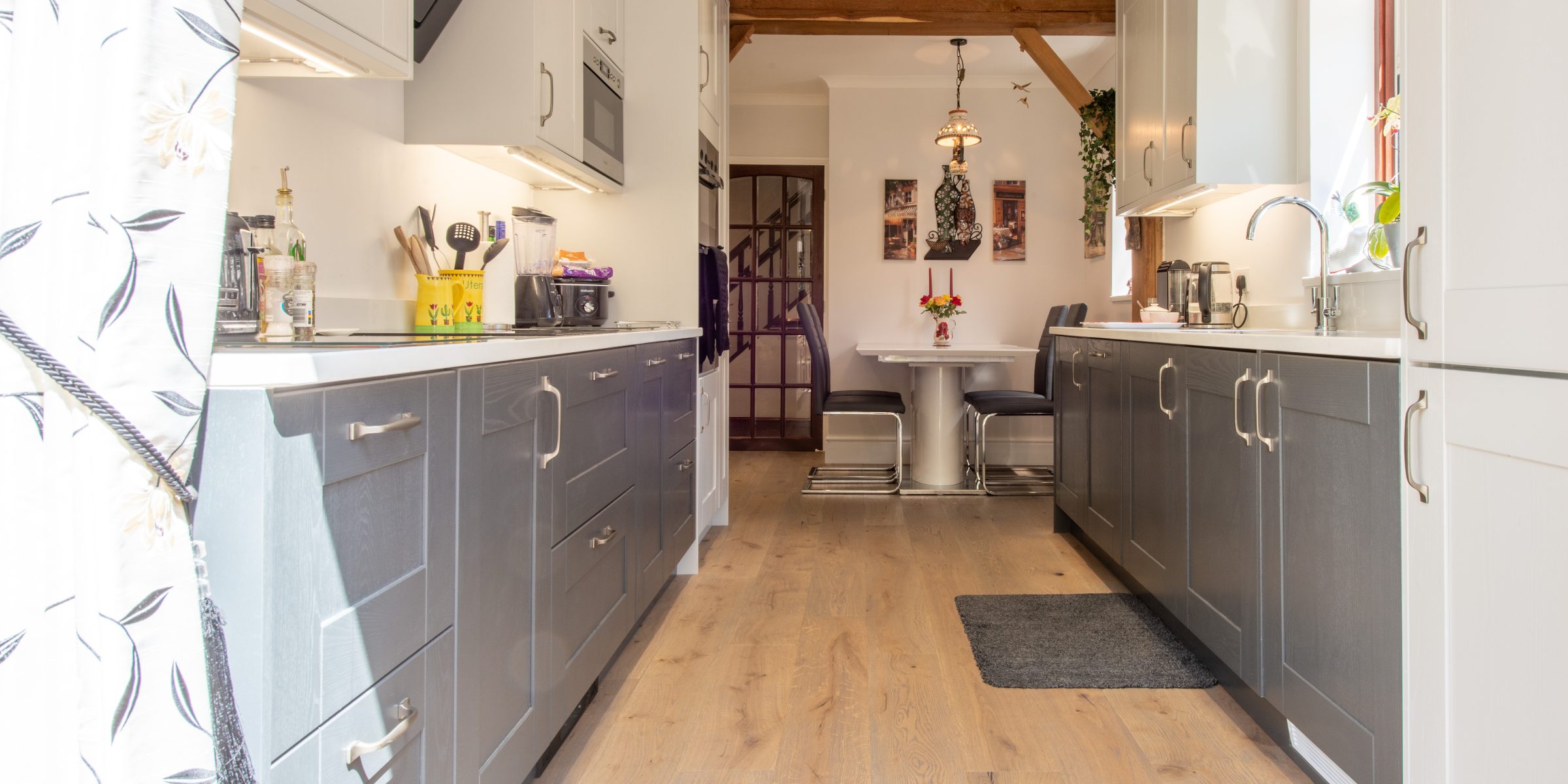 Deco frozen umber knaphill kitchen 3