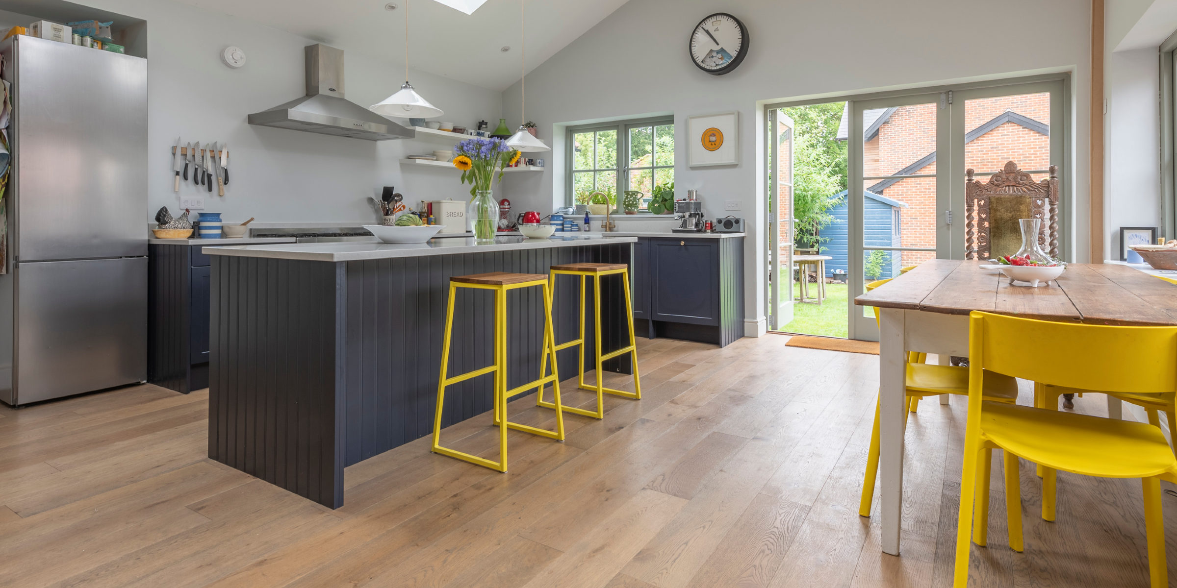 Stockbridge kitchen with Deco Frozen Umber wood floors